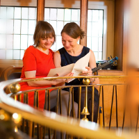 Kati und Carolin beim lesen